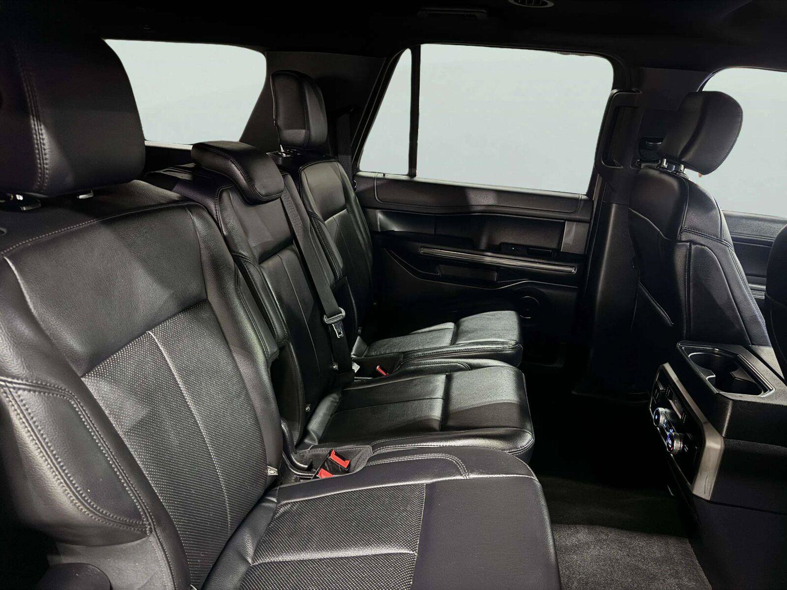 Used 2020 Ford Expedition Max XLT w/ Equipment Group 202A AWD/4WD image 24