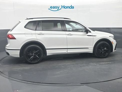 Used 2023 Volkswagen Tiguan SE R-Line image 8