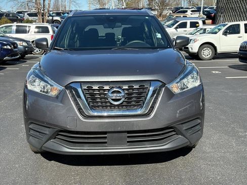 Used 2020 Nissan Kicks SV image 3