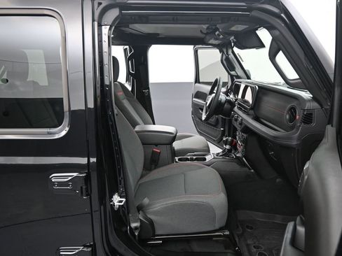 Used 2025 Jeep Wrangler Unlimited Rubicon w/ Convenience Group AWD/4WD image 37