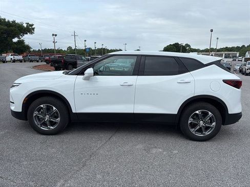 Used 2025 Chevrolet Blazer LT FWD image 3