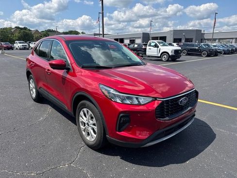 Used 2023 Ford Escape Active w/ Tech Pack #2 AWD/4WD image 3
