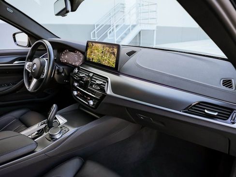 Used 2022 BMW M550i xDrive M550i xDrive image 23