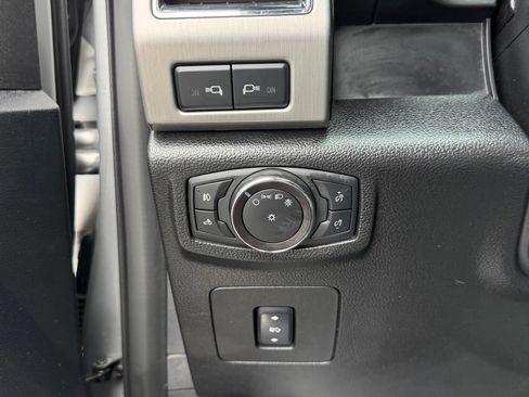 Used 2017 Ford F150 Platinum w/ Equipment Group 701A Luxury AWD/4WD image 15