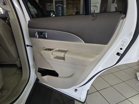 Used 2014 Lincoln MKX AWD w/ Equipment Group 102A image 17