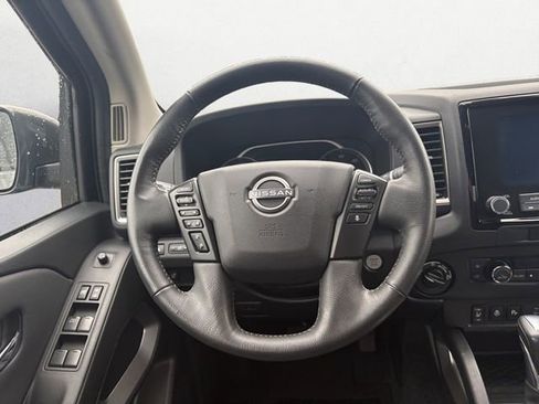 Used 2022 Nissan Frontier SV AWD/4WD image 12