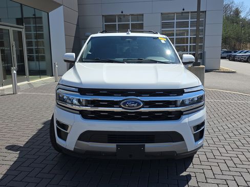 Used 2024 Ford Expedition Limited image 2