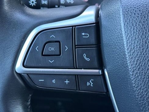 Used 2023 Toyota Highlander LE image 38