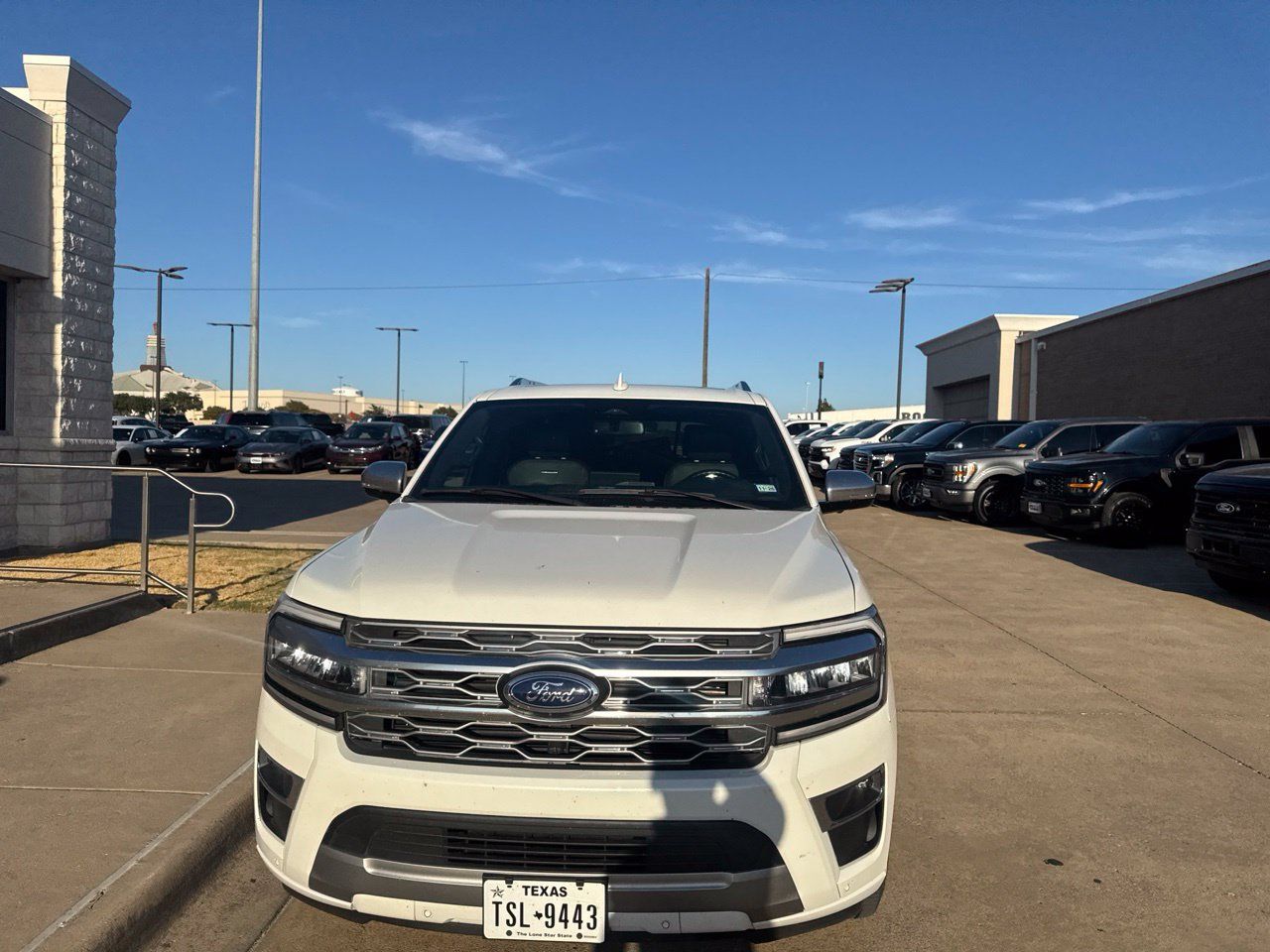 Used 2023 Ford Expedition Platinum RWD image 2