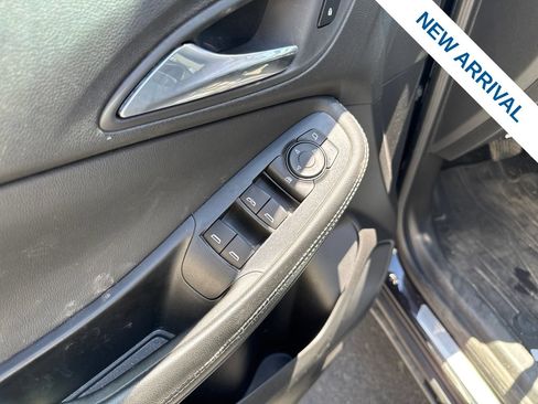 Used 2022 Buick Encore GX Preferred w/ Cold Weather Comfort Package AWD/4WD image 18
