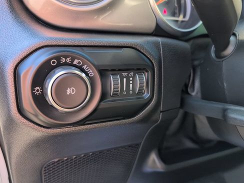 Used 2019 Jeep Wrangler Unlimited Sahara AWD/4WD image 16