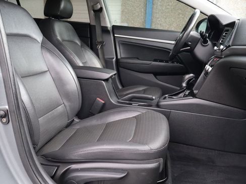 Used 2019 Hyundai Elantra Limited w/ Cargo Package image 24