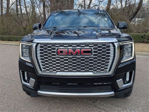 Used 2022 GMC Yukon XL Denali image 9
