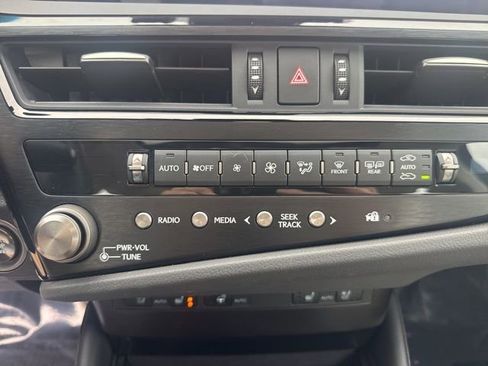 Used 2025 Lexus ES 350 w/ Premium Package image 17