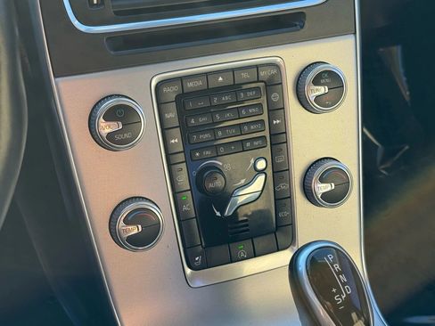 Used 2018 Volvo S60 T5 Dynamic image 40