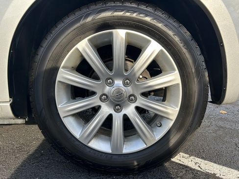 Used 2011 Chrysler 200 Touring image 24