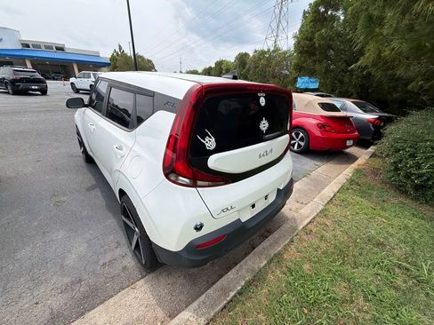 Used 2022 Kia Soul LX FWD image 5
