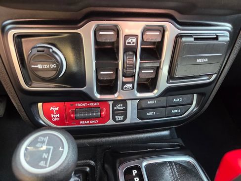 Used 2024 Jeep Wrangler Unlimited Rubicon AWD/4WD image 25