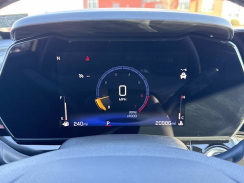 Used 2025 Chevrolet Trax RS w/ Sunroof Package image 12