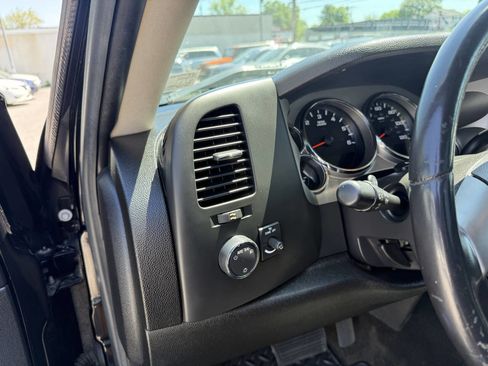 Used 2011 GMC Sierra 1500 SLE w/ Chrome Essentials Package AWD/4WD image 10