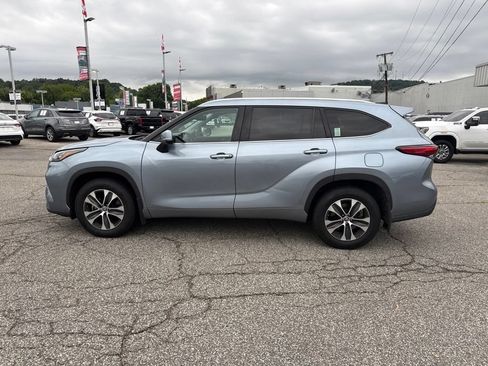 Used 2020 Toyota Highlander XLE AWD/4WD image 7