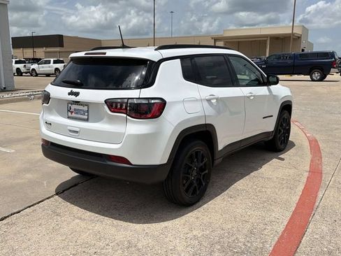 New 2026 Jeep Compass Latitude AWD/4WD image 9
