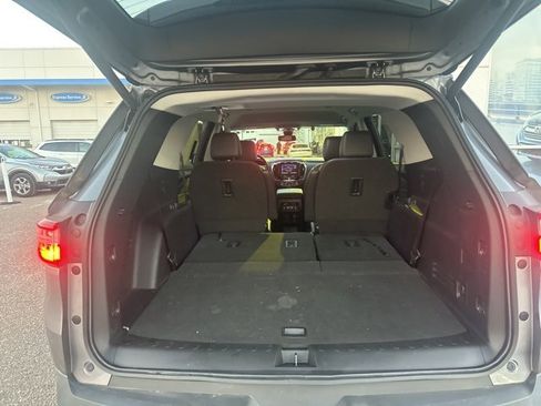 Used 2021 Chevrolet Traverse RS image 42