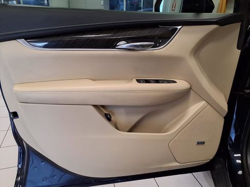 Used 2017 Cadillac XT5 FWD image 22