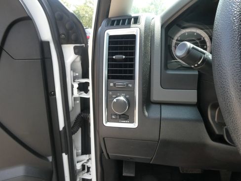 Used 2019 RAM 1500 Classic SLT AWD/4WD image 15
