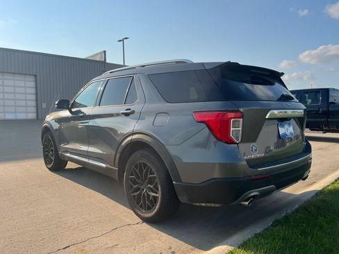 Used 2021 Ford Explorer Limited w/ Equipment Group 301A AWD/4WD image 3