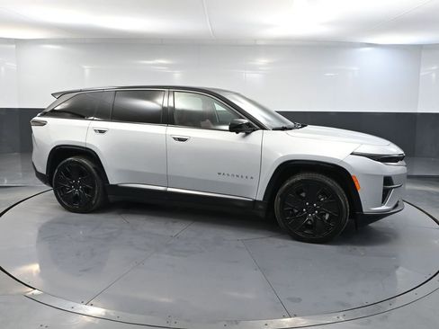 Used 2025 Jeep Wagoneer S Launch Edition image 4