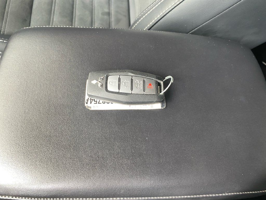 Used 2024 Mitsubishi Outlander SE Black Edition FWD image 31