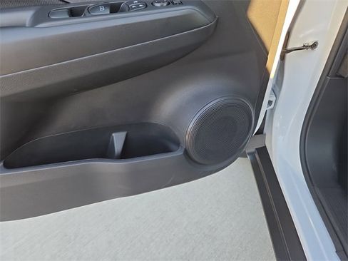 New 2025 Nissan Kicks Play S image 29