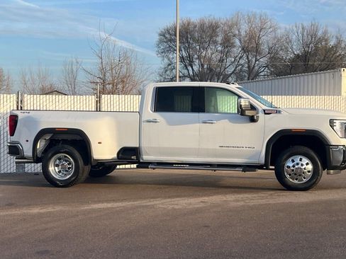 Used 2026 GMC Sierra 3500 SLT w/ SLT Premium Package AWD/4WD image 3