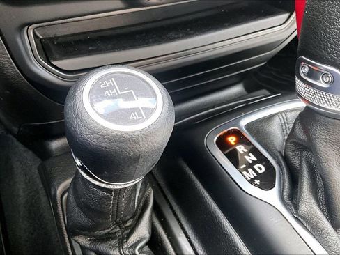 Used 2023 Jeep Gladiator Sport AWD/4WD image 31
