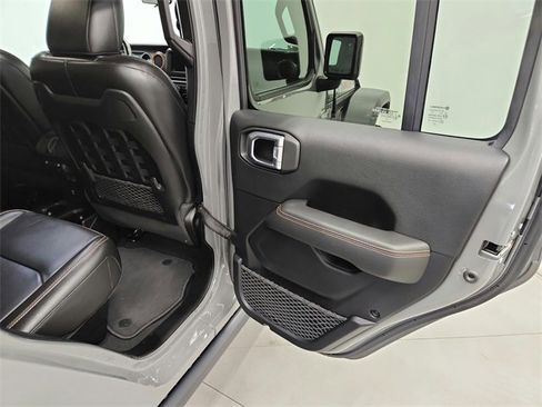 Used 2021 Jeep Gladiator Mojave w/ Cold Weather Group image 37