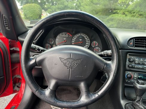 Used 2001 Chevrolet Corvette Coupe w/ Preferred Equipment Group1 RWD image 28