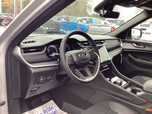 New 2025 Jeep Grand Cherokee L Altitude AWD/4WD image 32