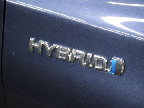 Used 2017 Toyota Camry LE image 6