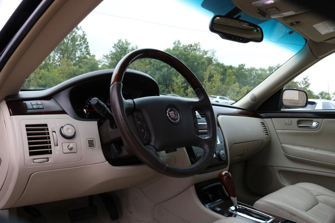 Used 2009 Cadillac DTS w/ Sun And Sound Package FWD image 22