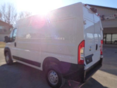 Used 2023 RAM ProMaster 2500 w/ Driver Convenience Group FWD image 3