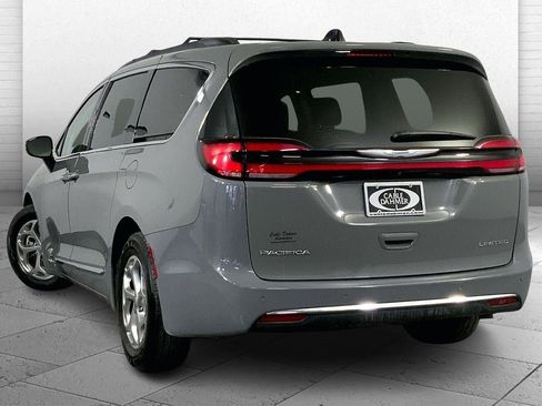 Used 2023 Chrysler Pacifica Limited image 11