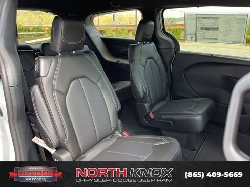 New 2026 Chrysler Pacifica Select image 21