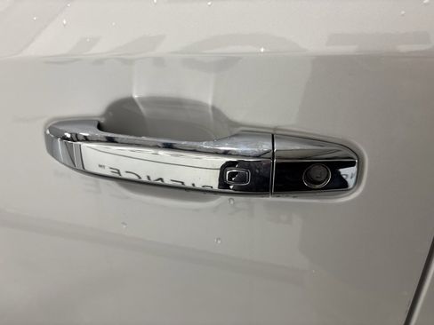 Used 2023 GMC Sierra 1500 Denali w/ Technology Package image 4