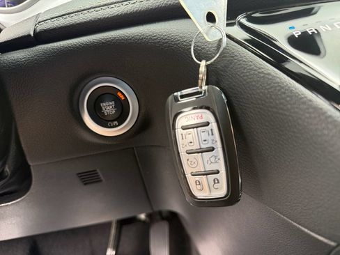 Used 2021 Chrysler Pacifica Touring-L w/ Premium & Safety Sphere Group AWD/4WD image 27