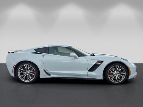 Used 2018 Chevrolet Corvette Z06 RWD image 3