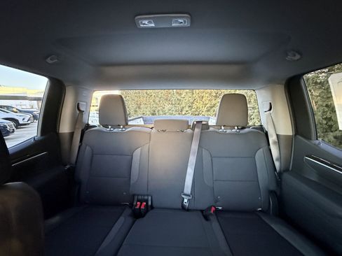 New 2026 GMC Sierra 1500 SLE image 3