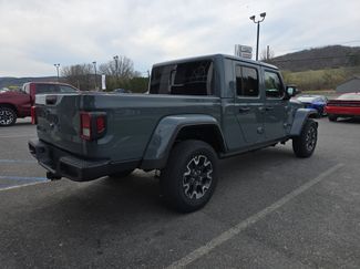 New 2025 Jeep Gladiator Sport w/ Premium Package video 3
