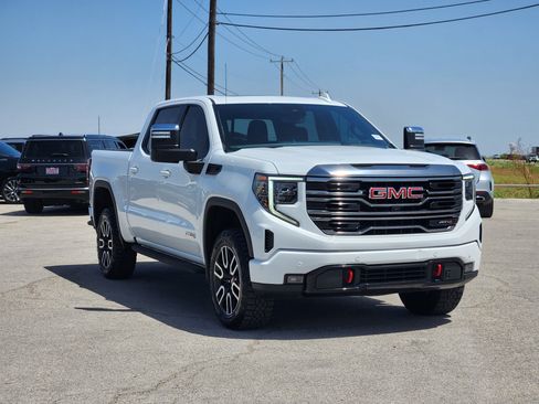 Used 2024 GMC Sierra 1500 AT4 w/ Technology Package AWD/4WD image 3