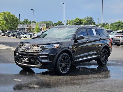 Used 2024 Ford Explorer Limited AWD/4WD image 2